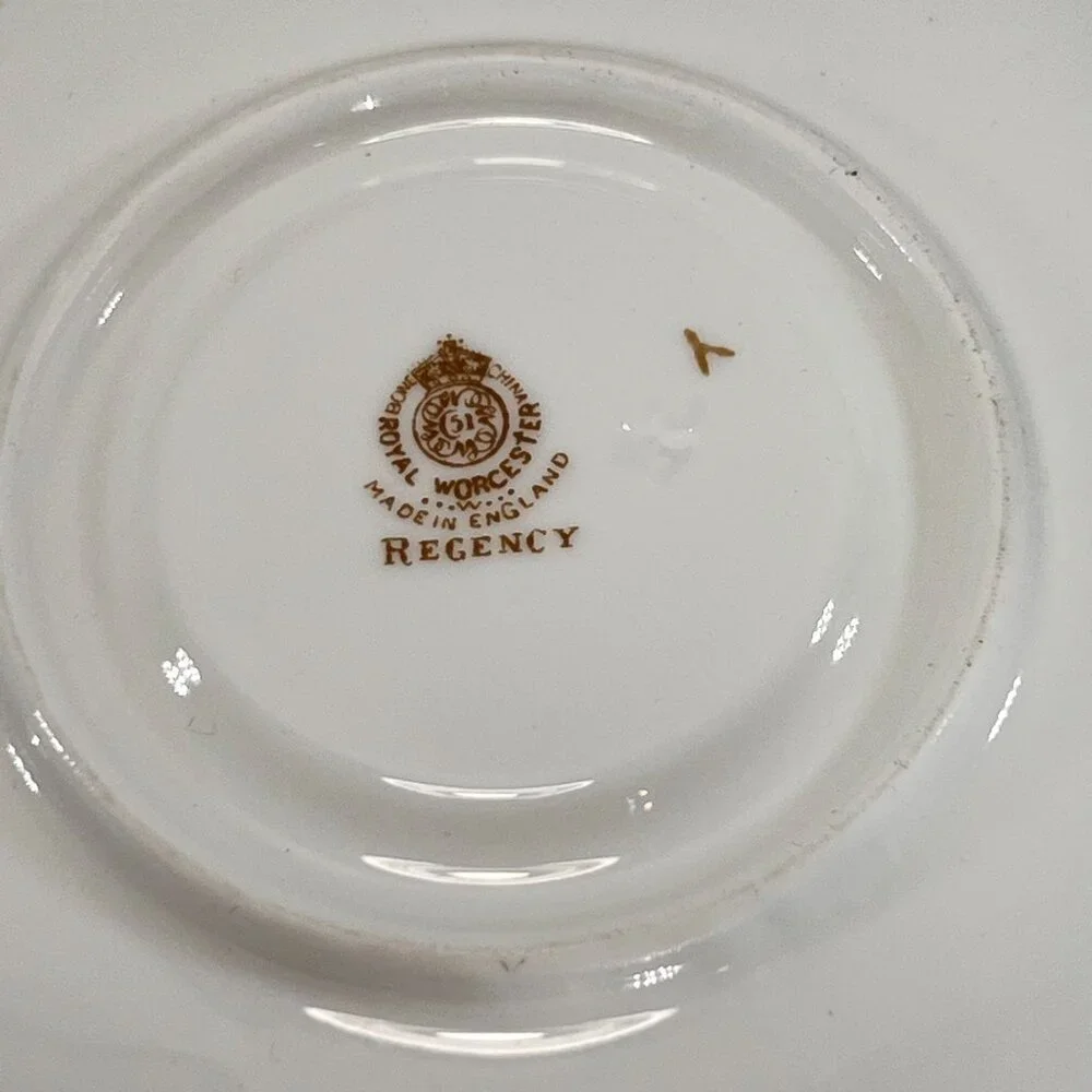 Vtg Royal Worcester Red Regency Tea Cup Saucer Set Of 2 Gold Trim England - Picture 10 of 15